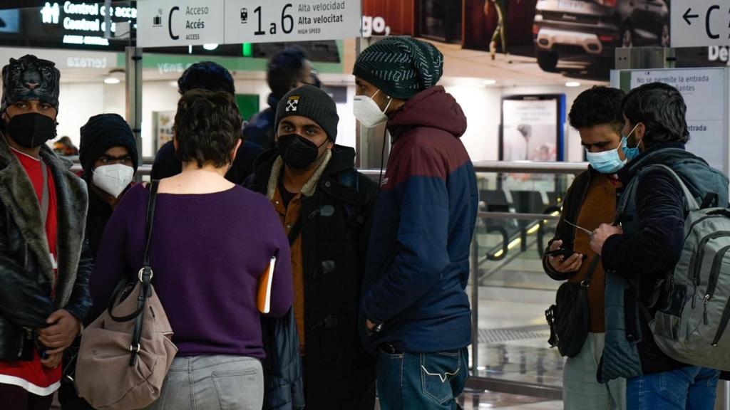 Refugiados de la guerra en Ucrania, a la llegada a Barcelona-Sants / LUIS MIGUEL AÑÓN (CG)