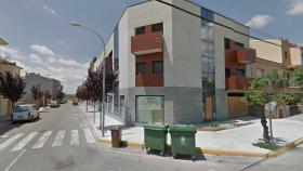 La mujer fue arrojada a un contenedor de La Granada del Penedès / GOOGLE STREET VIEW
