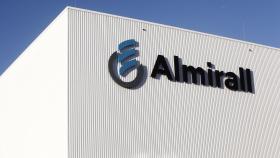 Detalle de un almacén de la multinacional farmacéutica Almirall / EUROPA PRESS