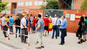 Concentración de apoyo a Rocío, la niña de Terrassa que fue humillada por dibujar una bandera nacional en el colegio Font de l'Alba de Terrassa / CG