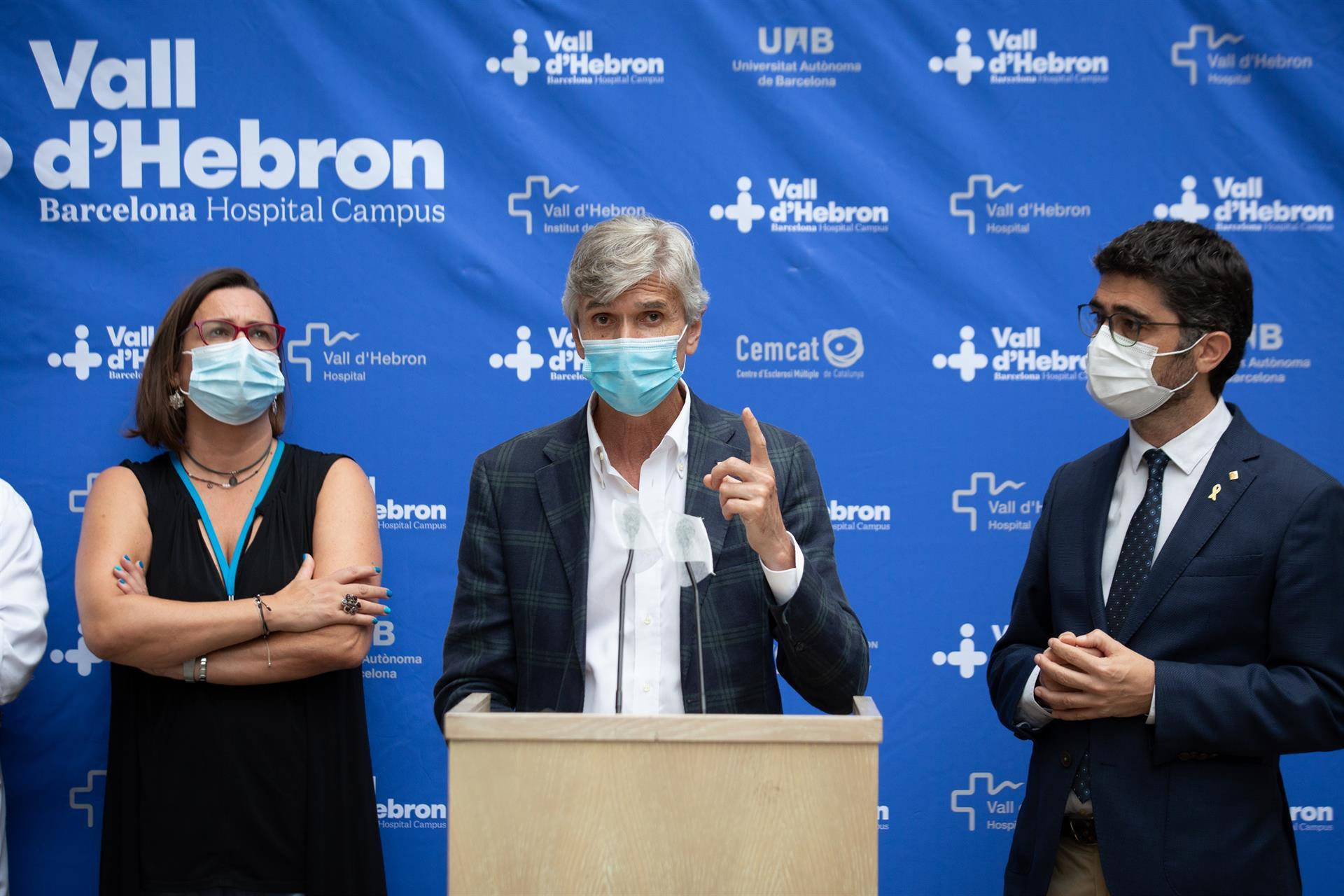 La directora gerente del ICS, Yolanda Lejardi, el 'conseller' de Salud, Josep Maria Argimon y el vicepresidente de la Generalitat, Jordi Puigneró, en el Hospital Vall d'Hebron de Barcelona / EUROPA PRESS