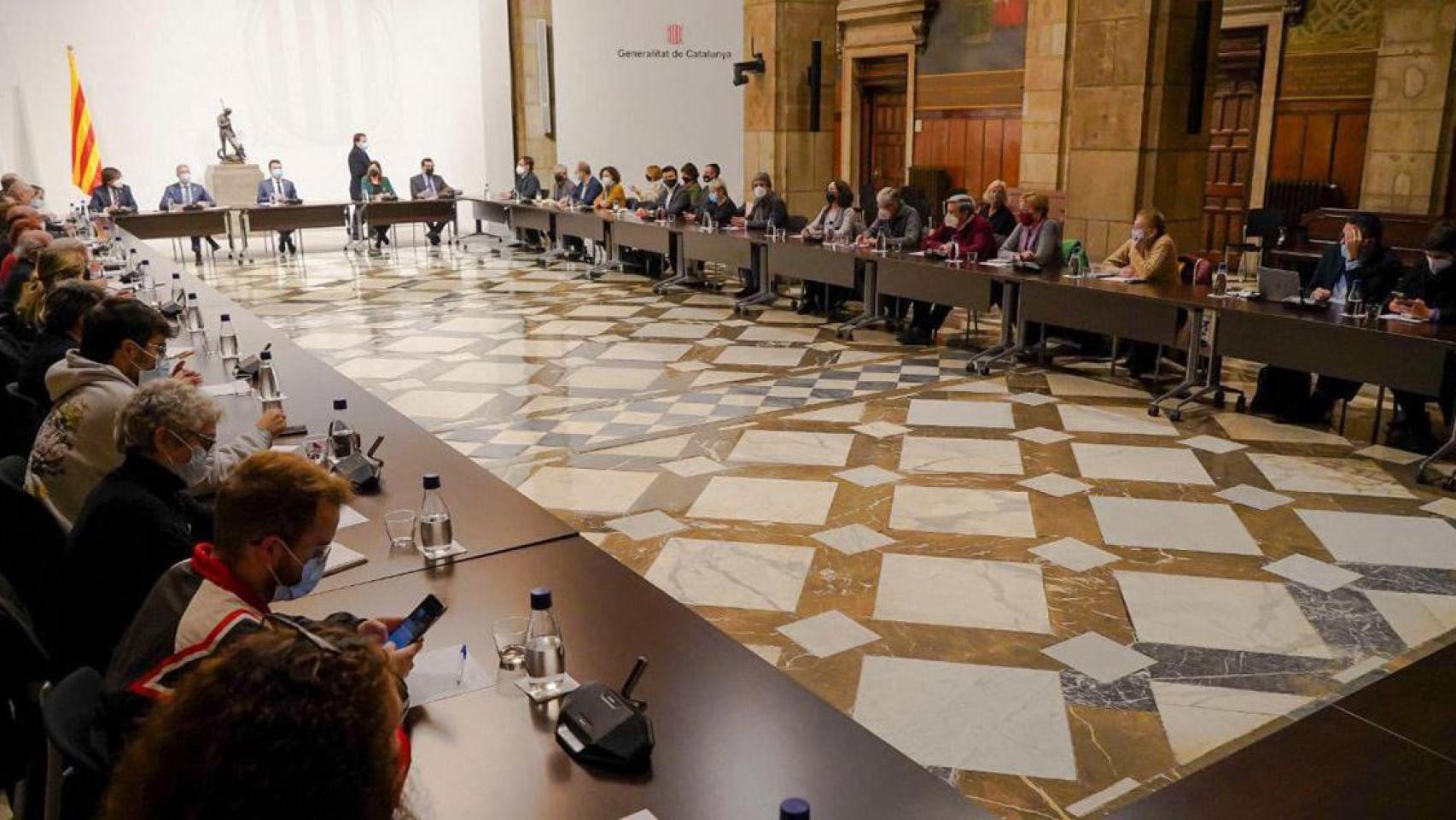 Cumbre sobre la lengua celebrada en el Palau de la Generalitat con la finalidad de buscar formas de blindaje de la inmersión / GENCAT