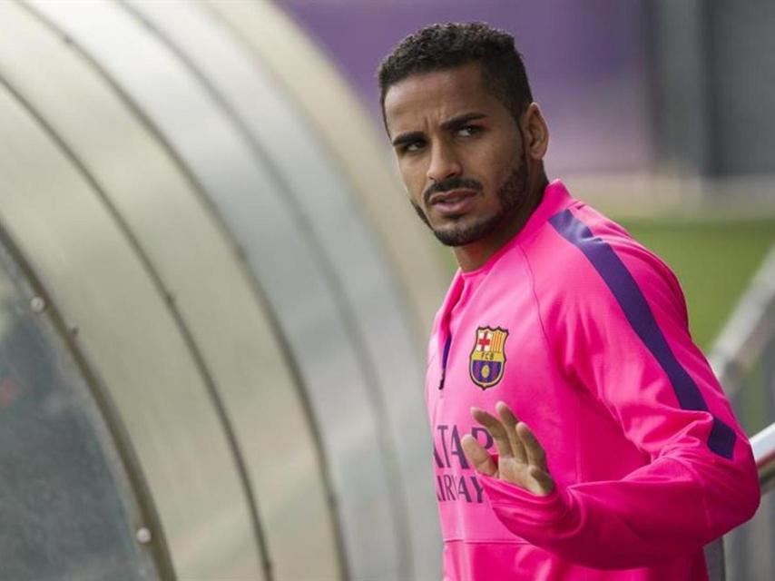 Douglas en un entrenamiento con el Barça