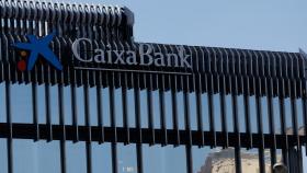 Fachada del edificio de Caixabank en Madrid