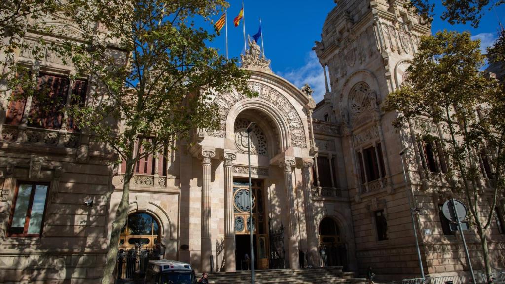 Fachada de la Audiencia de Barcelona