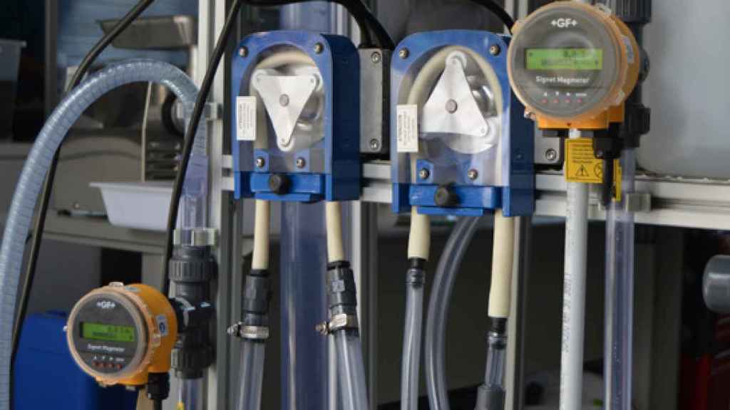Equipos de los laboratorios de tratamiento de aguas del centro tecnológico Leitat en Terrassa