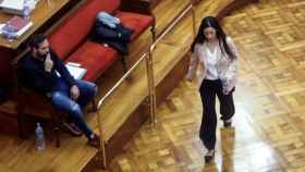 Rosa Peral pasa frente a Albert López durante el juicio