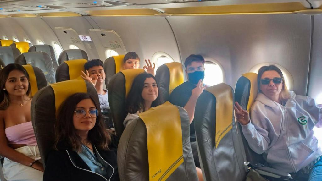 Niños y niñas, acompañados de adultos, vivieron una gran experiencia de vuelo