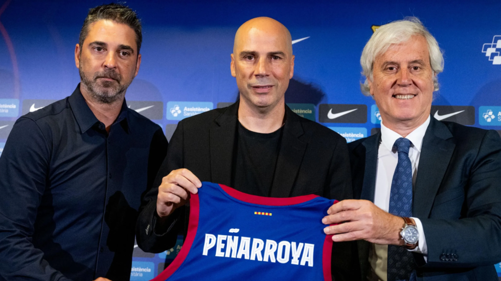 Juan Carlos Navarro, Joan Peñarroya y Josep Cubells, en la presentación del nuevo técnico del Barça de basket
