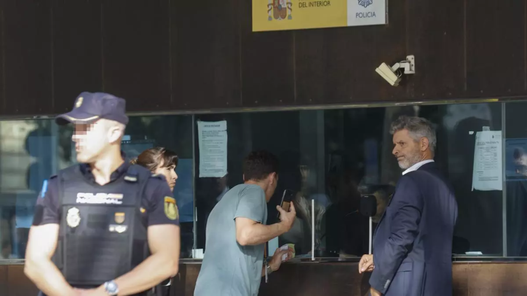 La Policía Nacional, en dependencias municipales de Sitges (Barcelona)