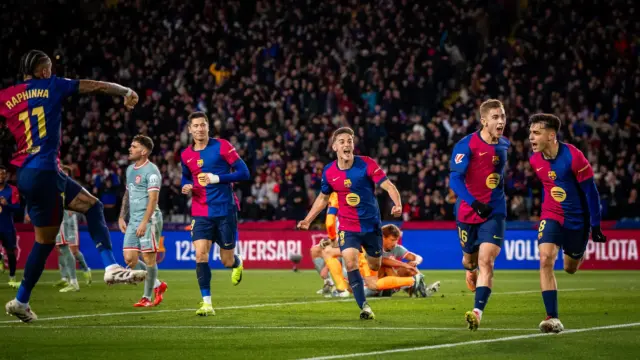 Raphinha, Lewandowski, Gavi y Fermín celebran el gol de Pedri contra el Atlético de Madrid