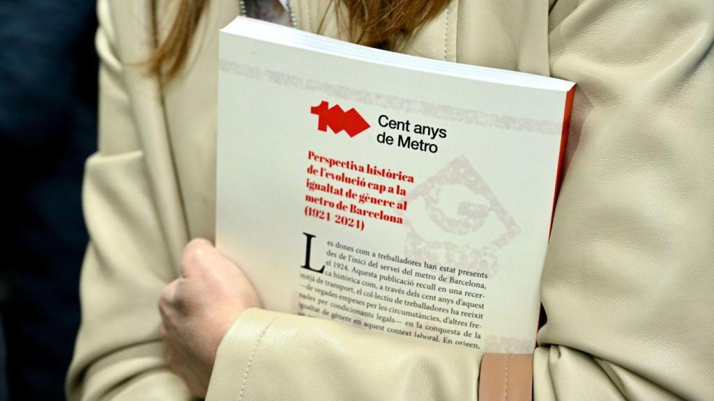 Libro sobre las mujeres en el metro de Barcelona