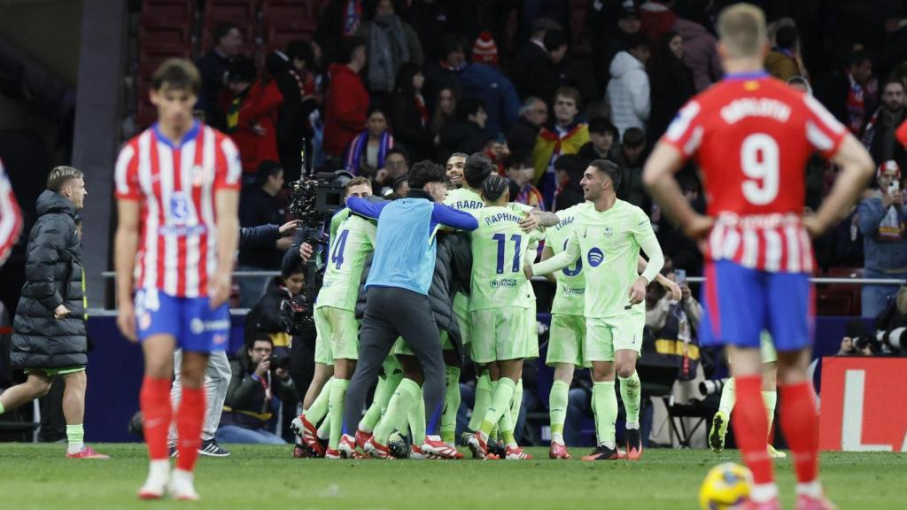 Los jugadores del Barça, eufóricos, celebran la victoria ante el Atlético
