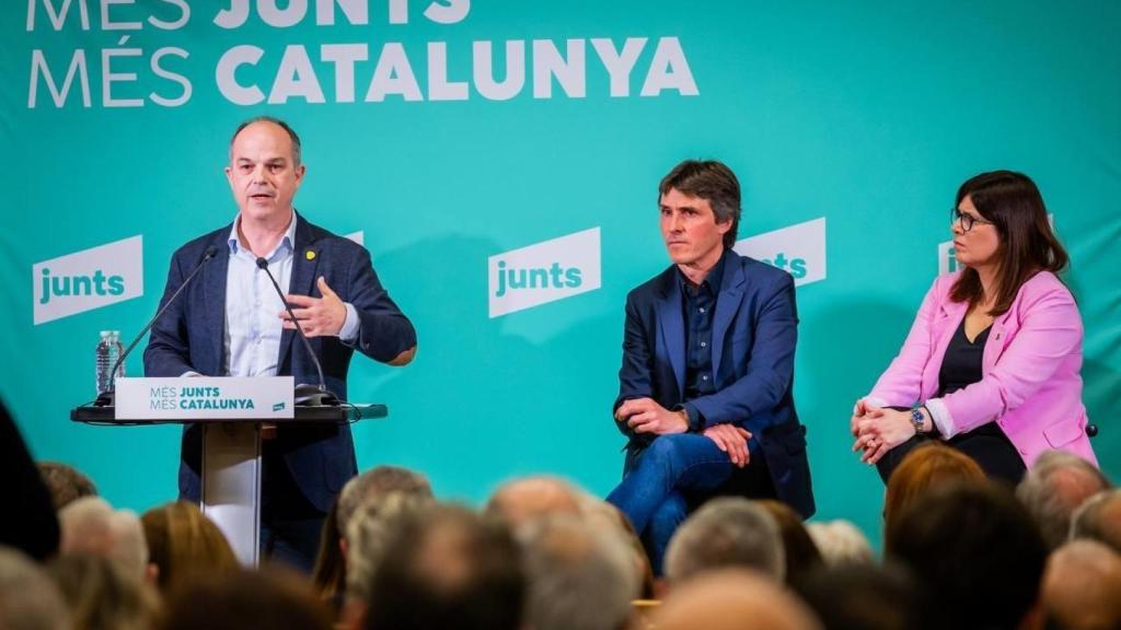 El secretario general de Junts, Jordi Turull; el diputado Salvador Vergés, y la vicealcaldesa de Girona, Gemma Geis