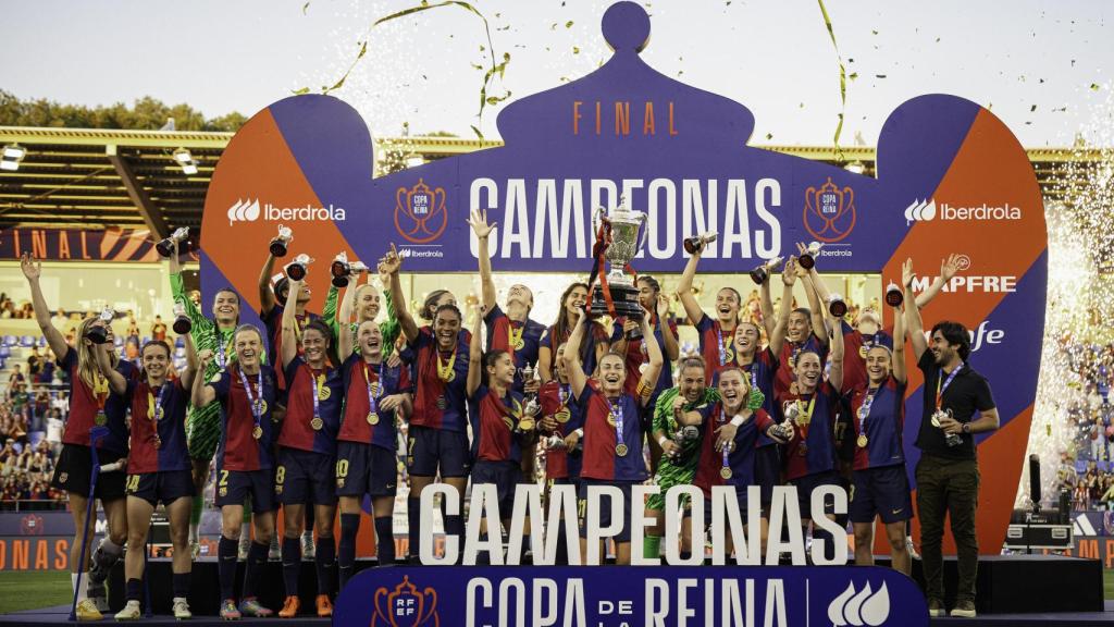 El Barça Femenino levanta el título de campeón de la Copa de la Reina