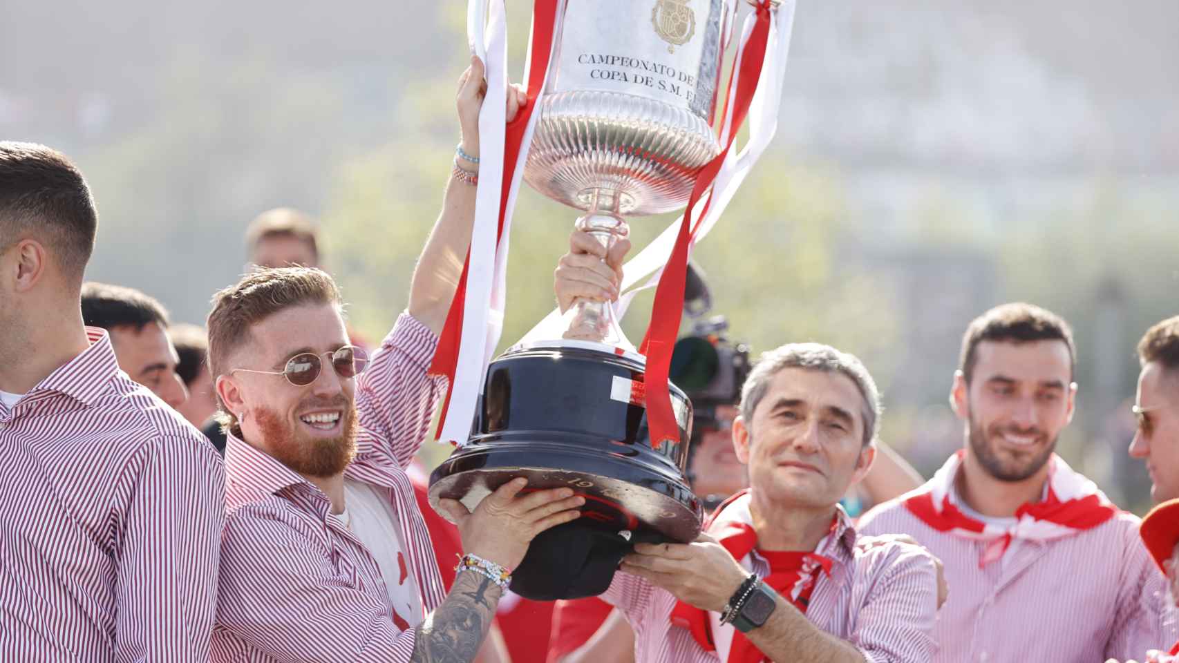 La fiesta de campeones del Athletic con la gabarra, en imágenes