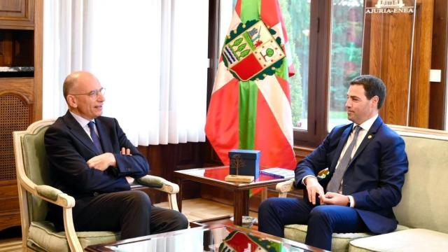 El lehendakari Imanol Pradales con el ex primer ministro italiano Enrico Letta / Irekia