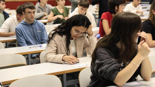 Estudiantes  la Prueba de Acceso a la Universidad (PAU)  / Imagen de Archivo  / EFE