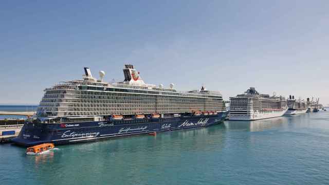 Varios cruceros atracados en el Puerto de Barcelona