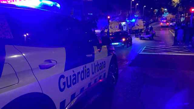 Un vehículo de la Guardia Urbana en un accidente / MA