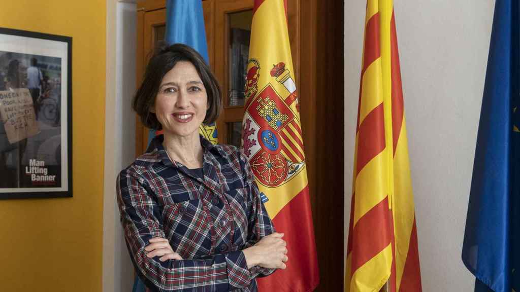 Núria Parlon, alcaldesa de Santa Coloma de Gramanet, en su despacho / LENA PRIETO (METRÓPOLI)