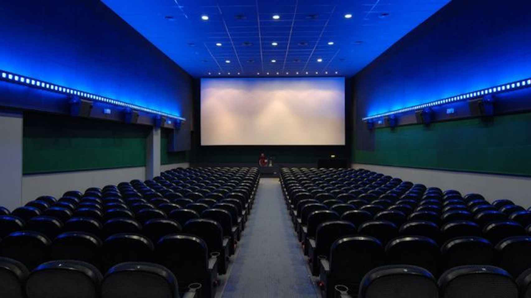 Sala de cine del grupo familiar Balañá / GRUP BALAÑÁ