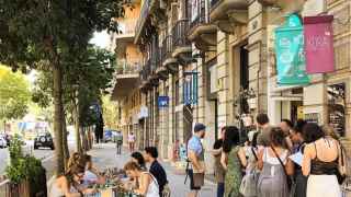Los expats ‘desahucian’ a vecinos y comercios de toda la vida en el Eixample de Barcelona