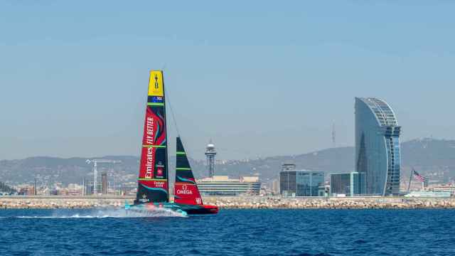 Velero participante en la Copa América en Barcelona