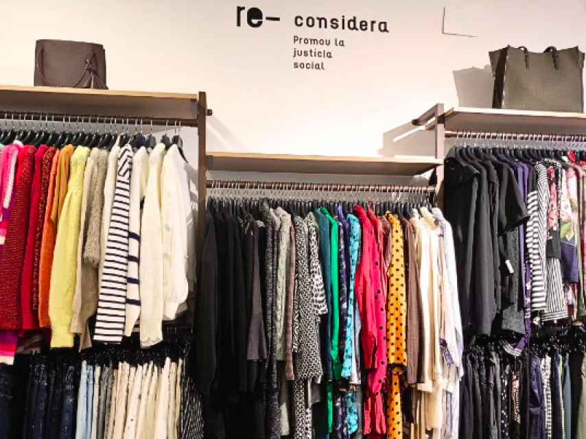 Interior de una tienda de Moda re-