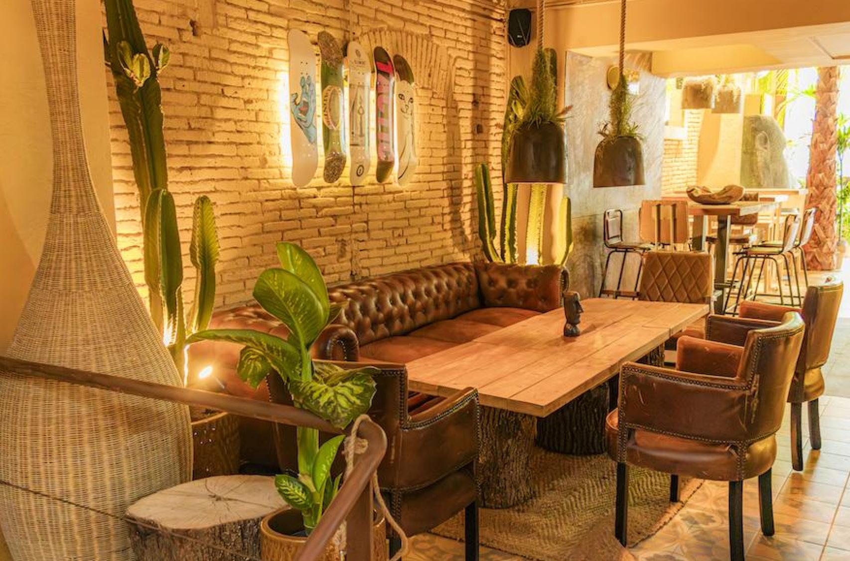 Interior del restaurante Sea You de Barcelona, en la Gran Via de les Corts Catalanes