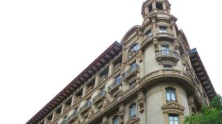 Barcelona 'reparte el pastel' del mantenimiento de sus edificios: 70 millones para siete empresas
