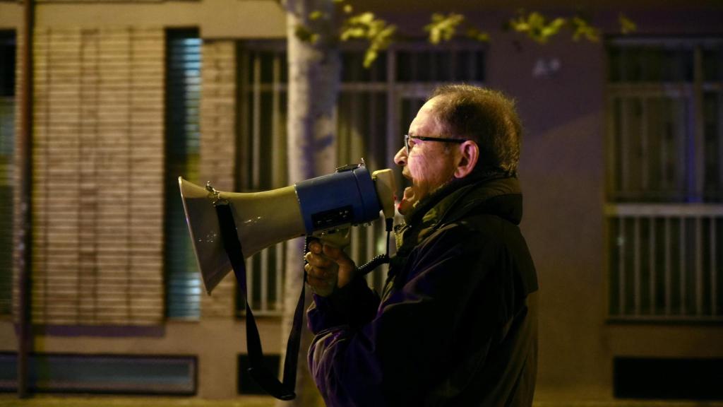 Jesús, el vecino de La Verneda al frente de la manifestación