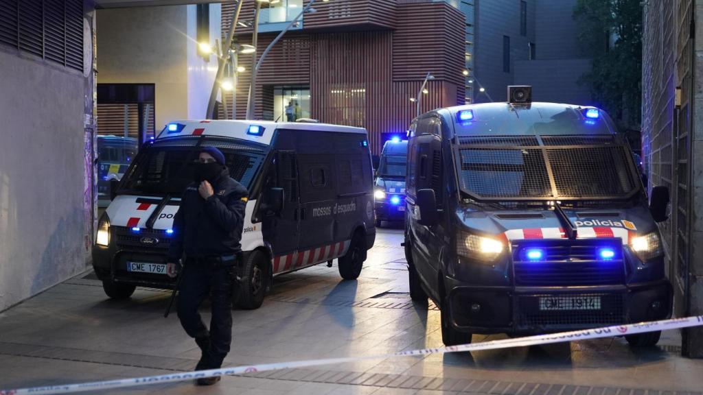 Equipos de Mossos d'Esquadra en el desalojo de la Antiga Massana
