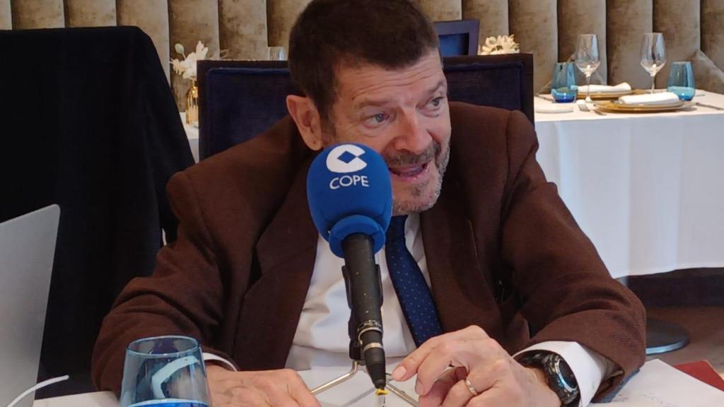 Albert Batlle, en un momento de la entrevista con la Cadena Cope y 'Metrópoli'
