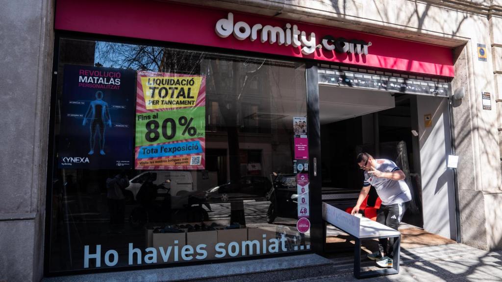 Dormity de la calle Diputació, actualmente en liquidación por cierre