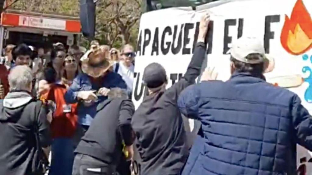 Protesta contra el turismo frente a la Sagrada Família