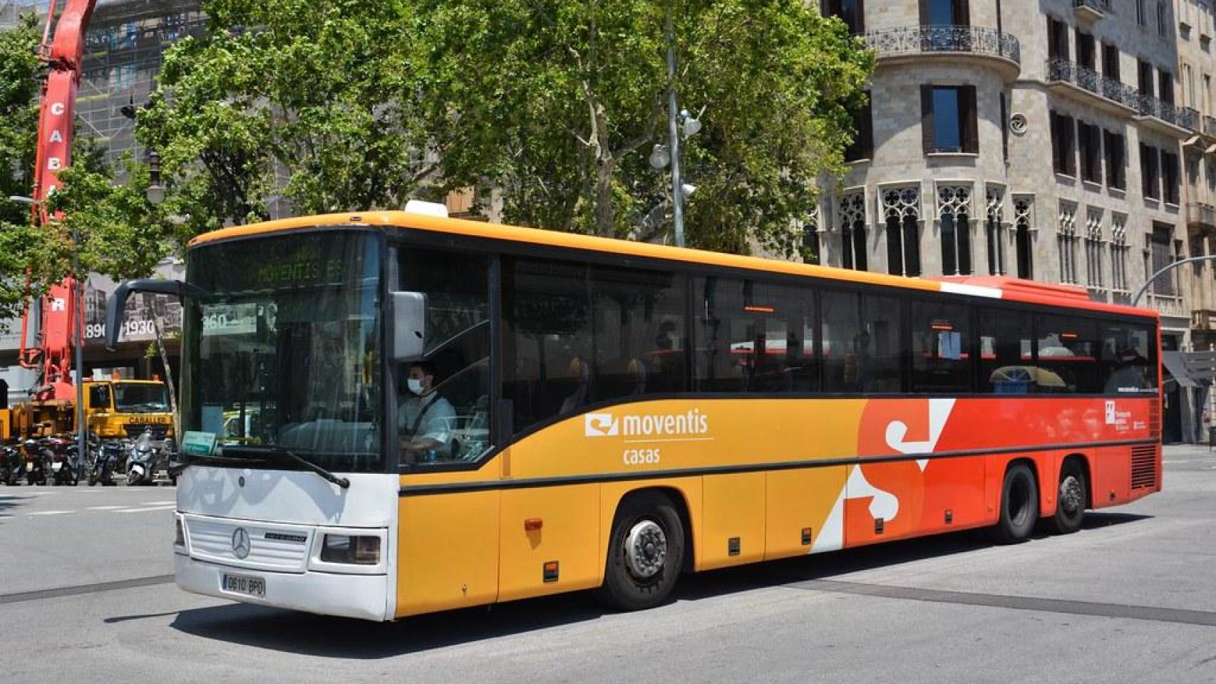 Imagen de archivo del bus que circula entre Cabrils, Vilassar de Mar y Barcelona